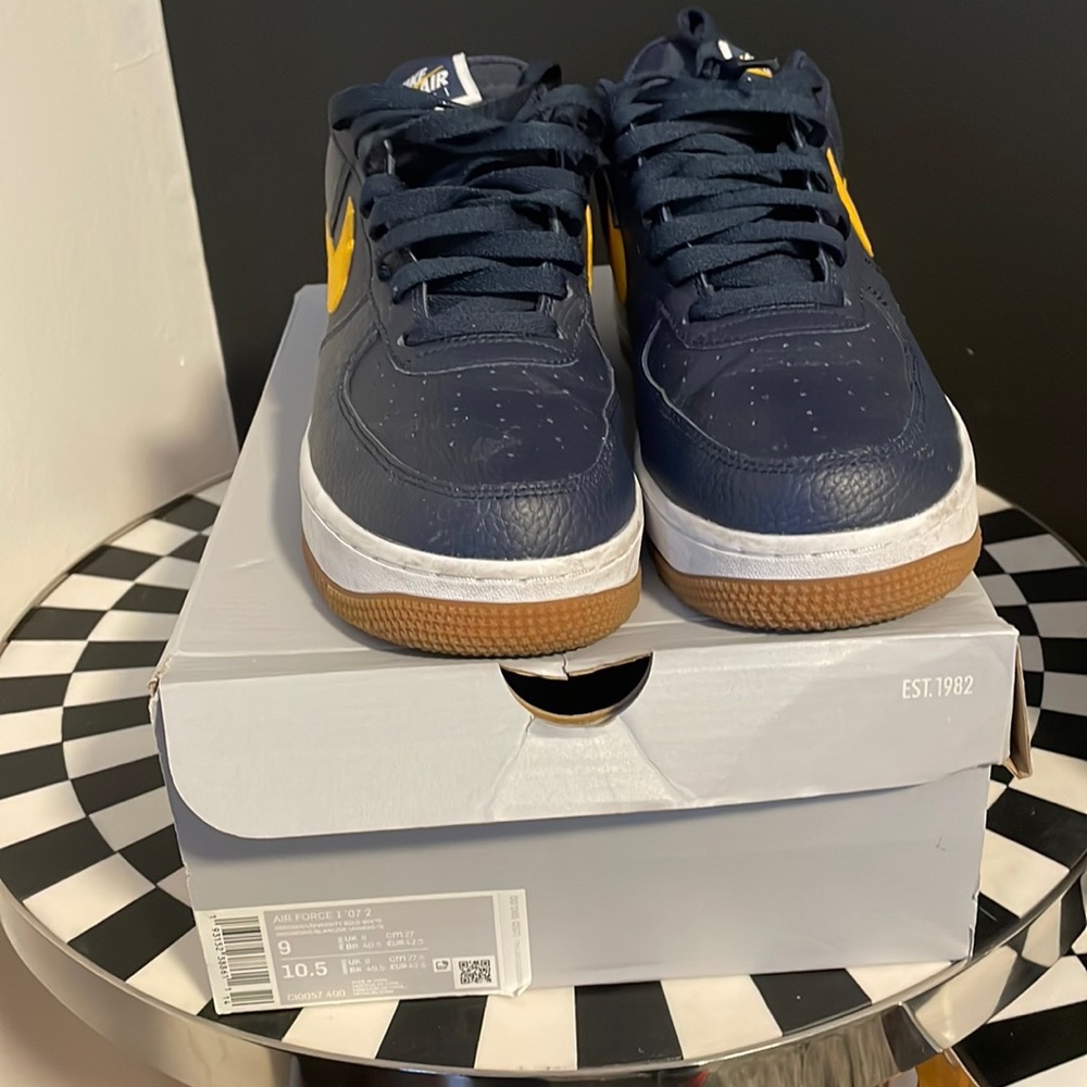 Michigan AIR FORCE 1’s sneakers. Great add to your sneaker collection.